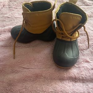 Kids 11.5-12 snow boots!